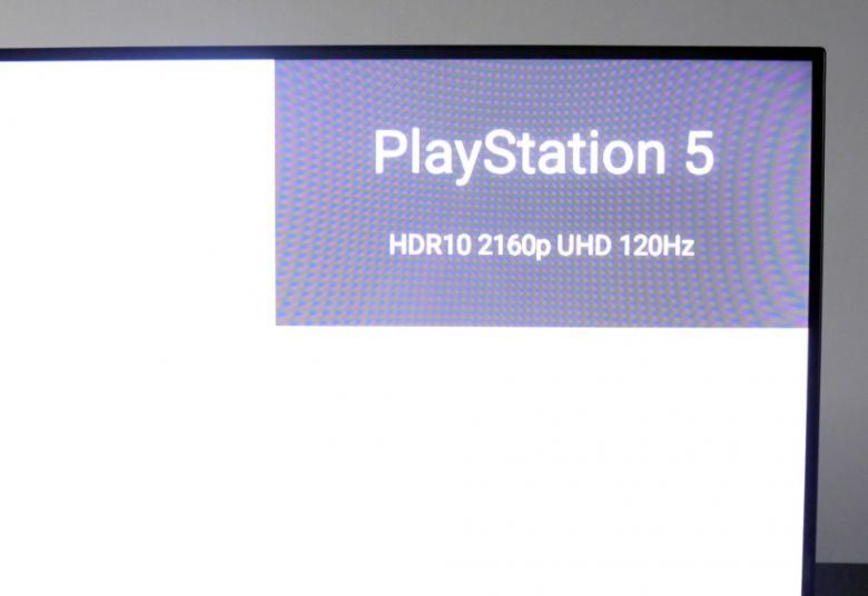 PS5 연결 시 HDR10, 4K UHD 해상도, 120Hz 주사율을 지원했다.