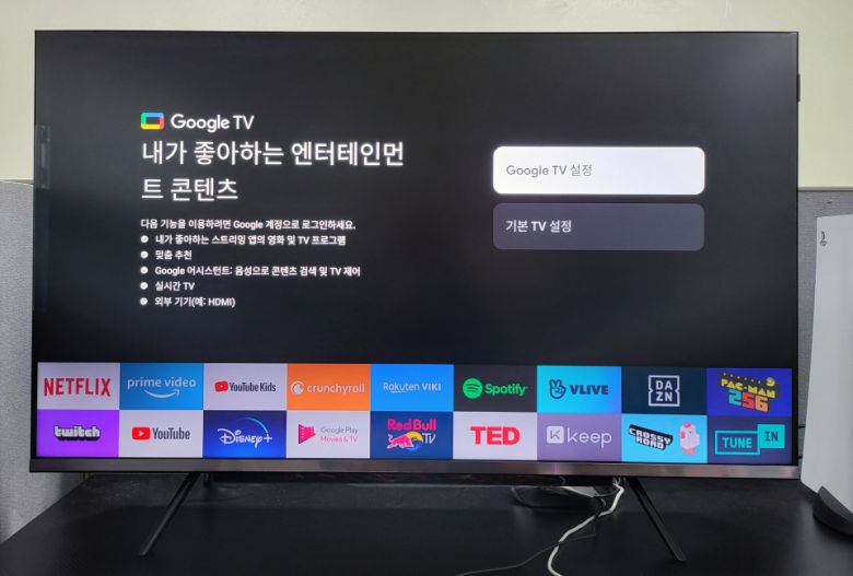 일반 사무용으로 사용되는 1400mm 책상에 올려놓고 쓰기에도 적당하다.