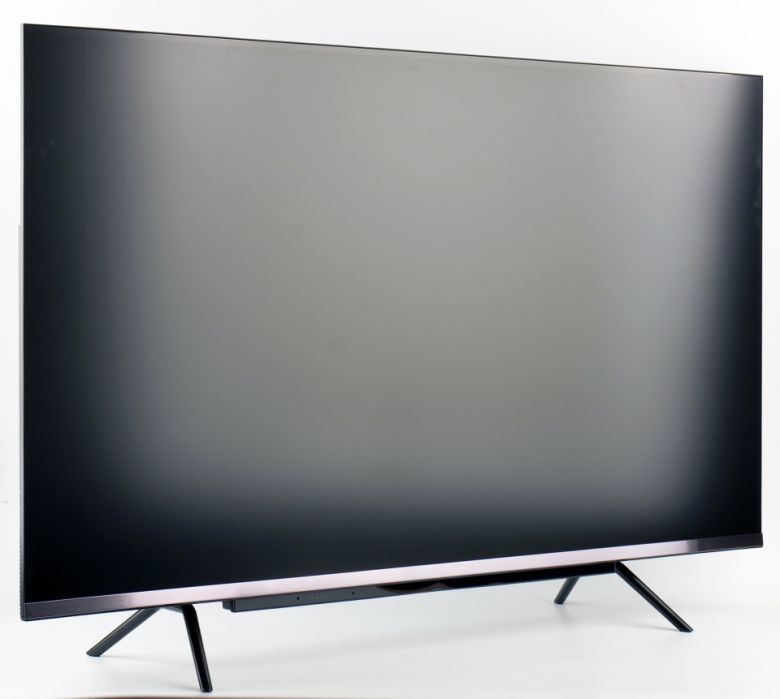 최소한 공간만 차지하면서 견고하게 지탱하는 스탠드가 적용되었다.