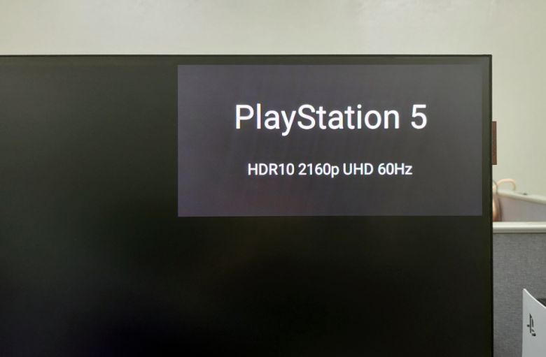 4K UHD 해상도에 60Hz 주사율을 지원한다.