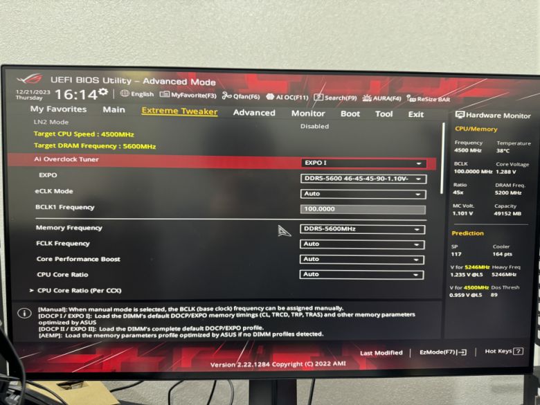 바이오스 화면으로 진입해, Extreme Tweaker(미세조정)의 AI Overclock Tuner 메뉴에서 XMP/EXPO로 옮겨주면 오버클럭을 활성화시킬 수 있다. XMP는 인텔, EXPO는 라이젠의 기술이므로 이번엔 EXPO로 테스트를 진행했다.