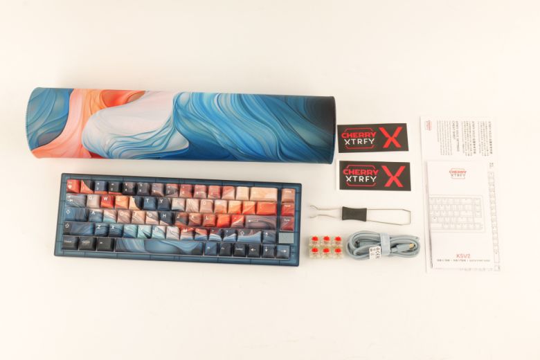 본체와 장패드 외에도 여분의 MX6A 스위치 6개, 스위치/키캡 풀러, USB Type-C 케이블, 로고 스티커, 빠른시작 가이드, 펑션 기능 시트를 제공한다.