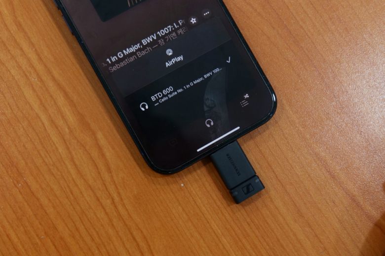 아이폰 15 프로에 BTD600을 연결하자 연결과 동시에 유선 헤드폰으로 인식됐다.