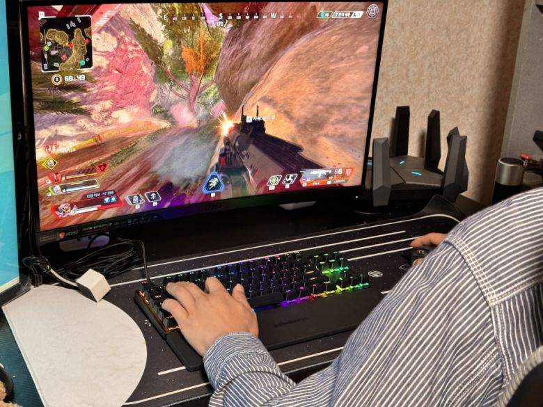 FPS 게임 ‘에이펙스 레전드’를 플레이 해봤는데, 손가락을 미세하게 올리는 컨트롤만으로 캐릭터의 움직임을 멈추는 것이 가능했다.