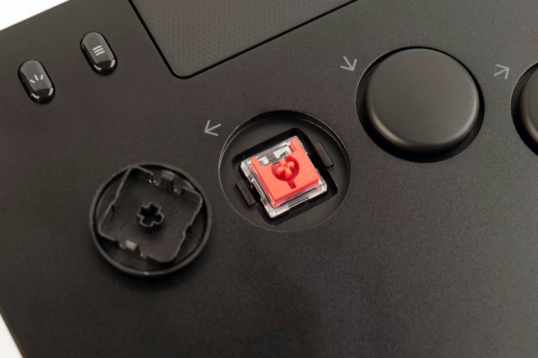 빠른 입력이 가능한 리니어 로우 프로파일 옵티컬 스위치가 탑재되었다.