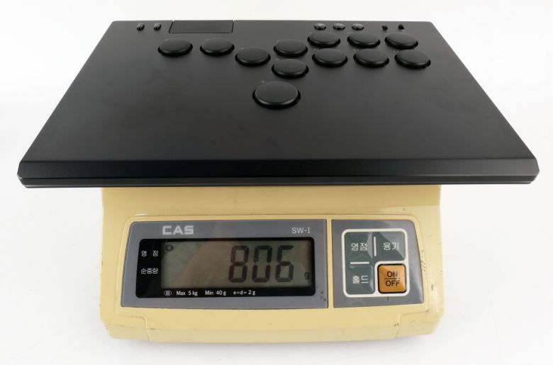 약 800g 정도로 매우 가벼워 휴대하기 편하다.