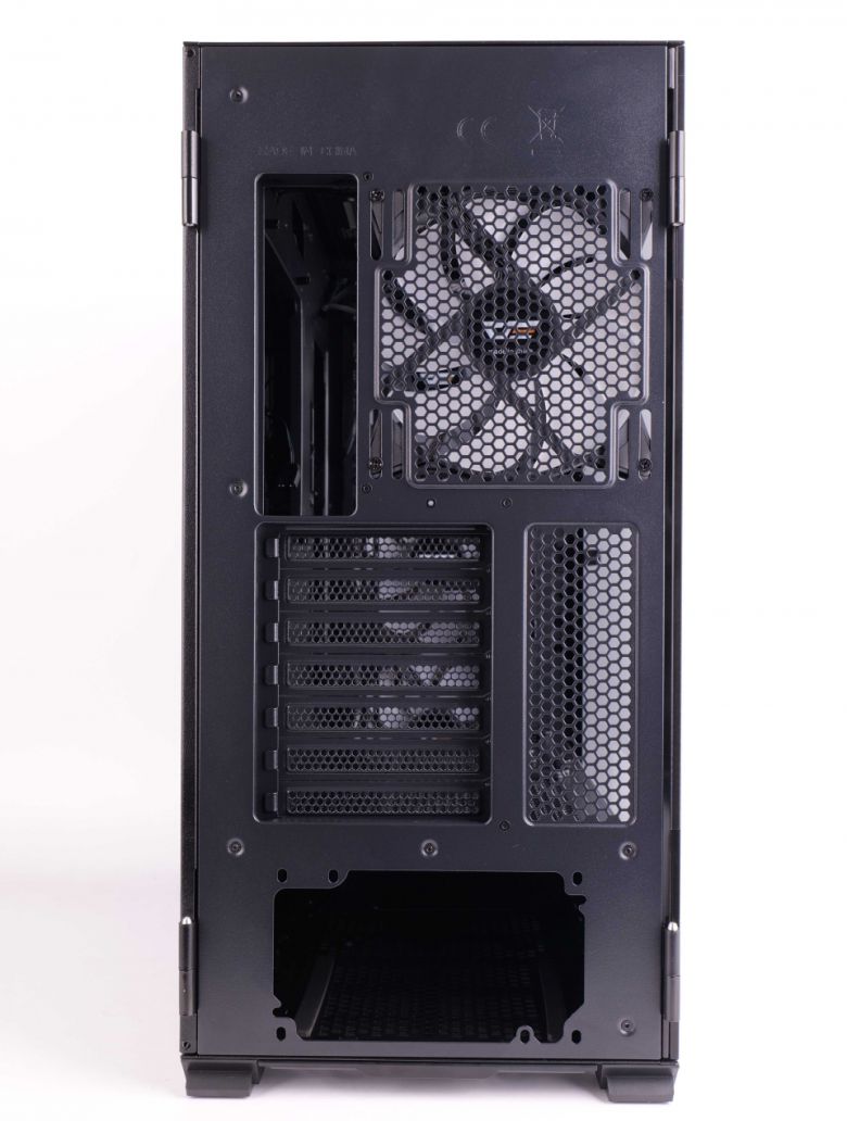 PCI 슬롯 7개가 제공된다.