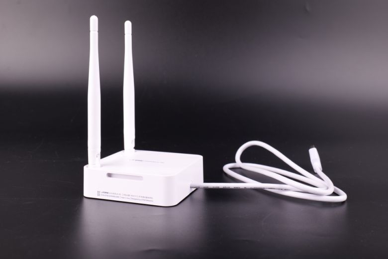 간편한 설치할 수 있는 AX5400UA-6E. 빔포밍 기술을 지원한다.