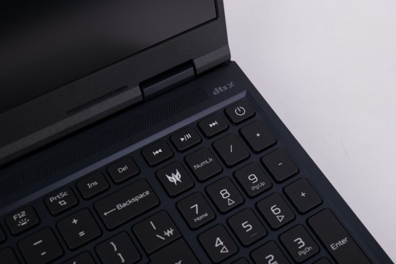 프레데터 로고가 세겨진 키를 누르면 ‘프레데터 센스 5.0’이 자동으로 실행된다.