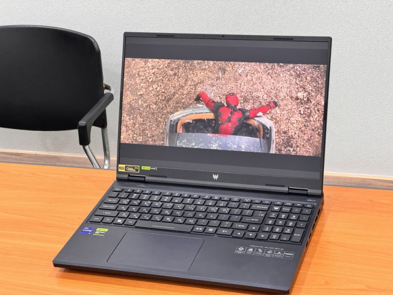 sRGB 100% 색역대를 충족하기에 영상 콘텐츠 감상에서도 부족함이 없다.