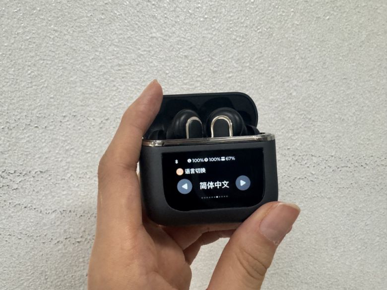 JBL TOUR PRO 2와 달리 중국어로 설정하는 것이 가능했다.