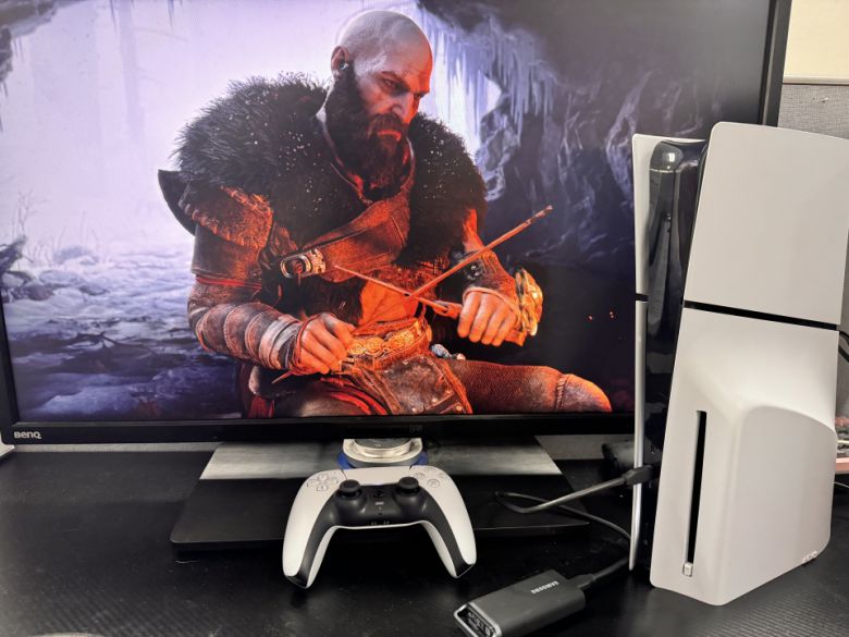 PS4 게임의 경우 삼성전자 T5 EVO 8TB에 설치하고 내장 SSD를 거치지 않고 바로 실행할 수 있어 특히 유용하다.