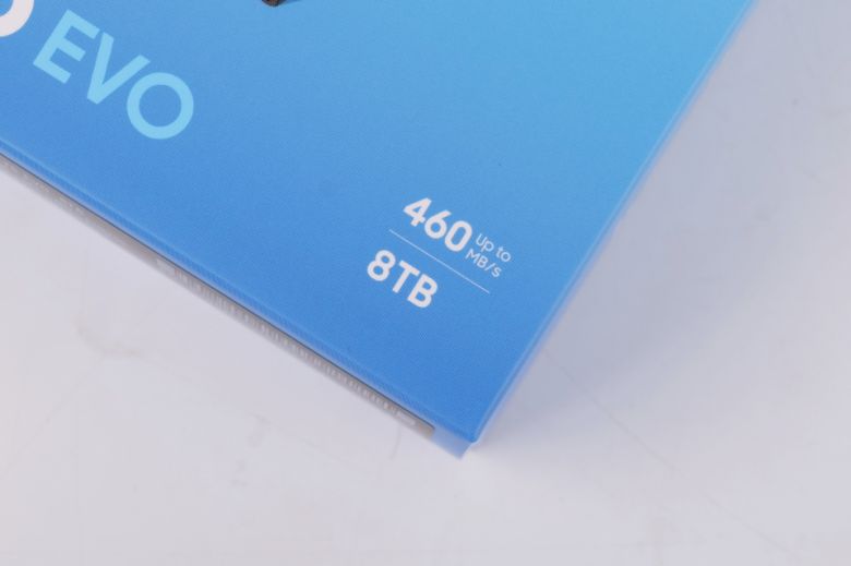 이 외장 SSD는 이름에서 짐작할 수 있듯이 8TB라는 놀라운 용량을 갖췄다.