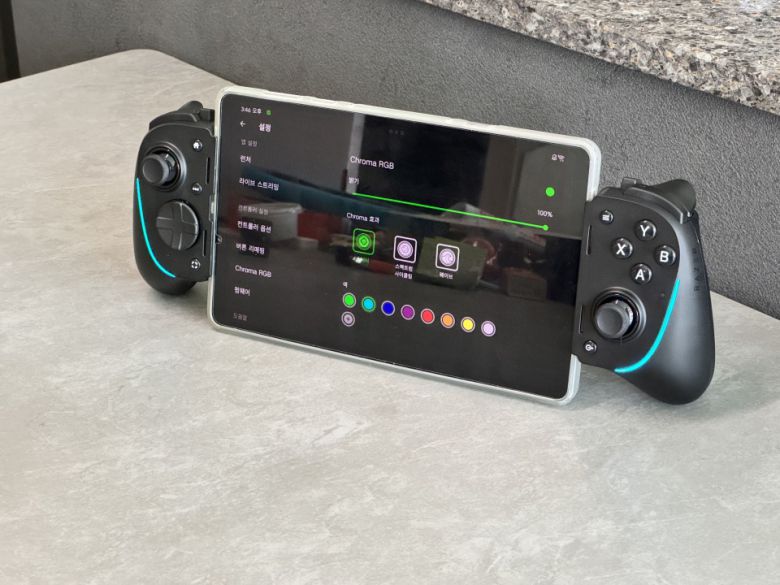 이외에도 레이저 크로마 조명 효과 역시 넥서스 앱을 통해 제어할 수 있어 게이머가 원하는 조명 효과를 편리하게 선택하는 것이 가능하다.