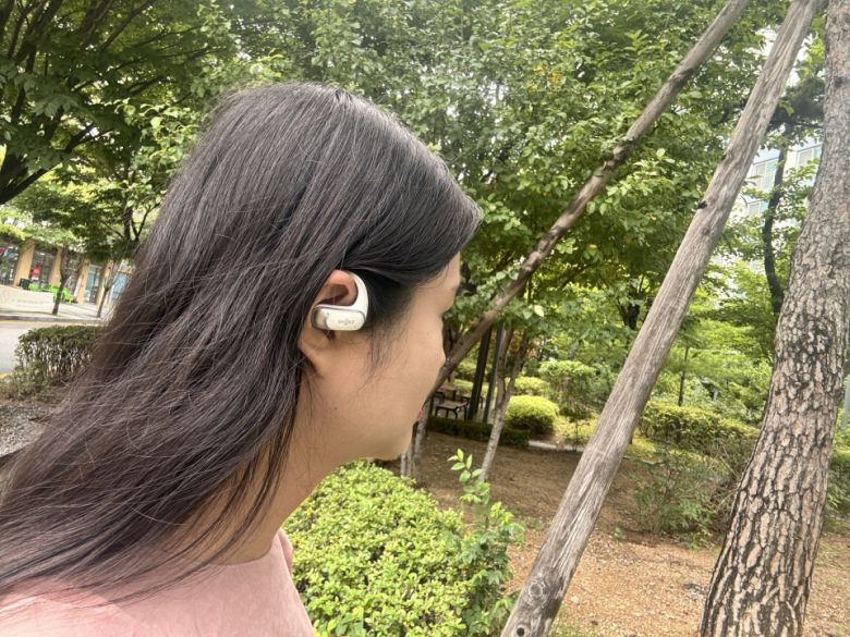 직접 산책 중에 음악을 감상해보니, 샥즈 오픈핏 에어의 진가가 드러났다.
