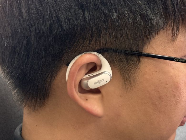 장시간 착용 시에도 일반적인 무선 이어폰 대비 부담감이 없었고, 커널형 무선 이어폰 특유의 답답함 자체가 없다는 점도 매력적이다.