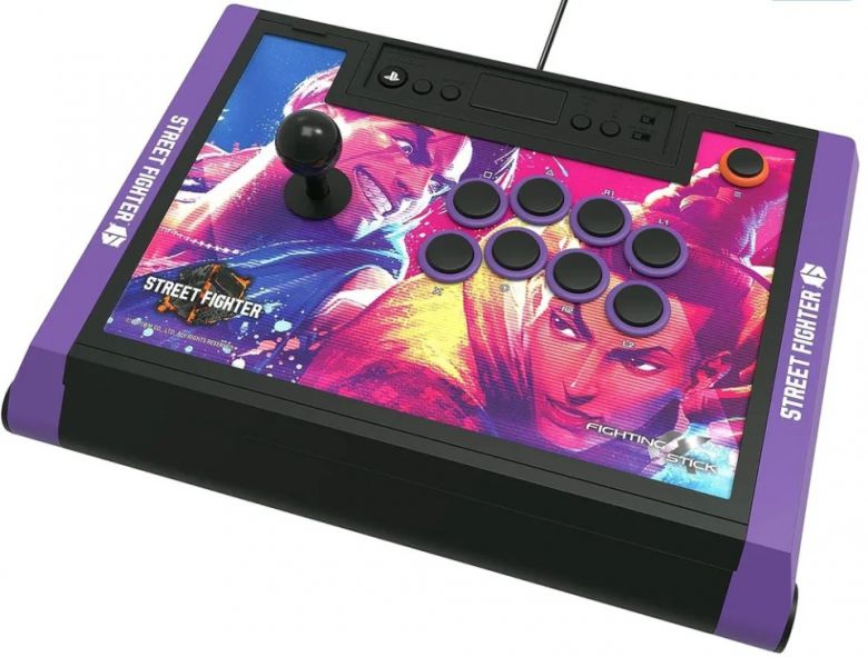 대전 격투 게임을 즐기기 위한 기본적인 컨트롤러는 조이스틱이었다.