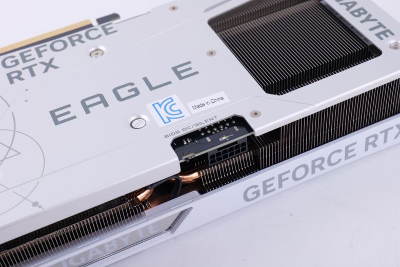 그래픽카드에는 물리적인 스위치가 있다.