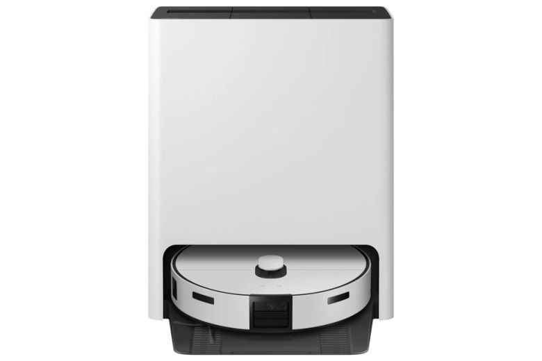 삼성전자가 출시한 ‘비스포크 AI 스팀’은 코드제로 로보킹 AI 올인원보다 저렴한 가격에 출시됐음에도 음성 인식 비서를 품었다.