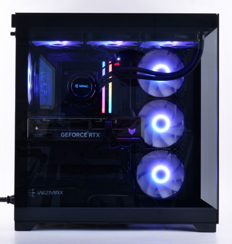 모든 조립이 완료된 후 제대로 작동하는지 확인했다. BTF 메인보드이기 때문에 내부가 매우 깔끔하다.