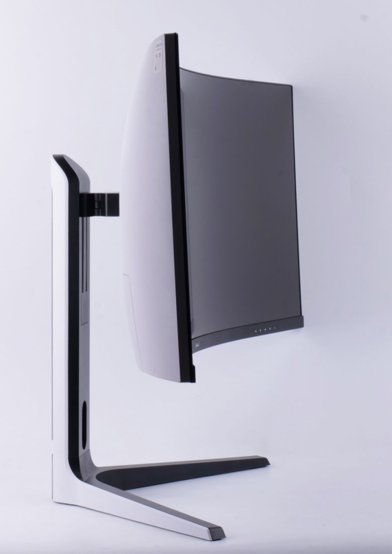 커브드 디스플레이가 적용되었다.