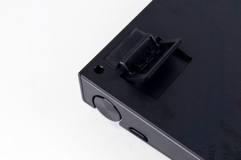 높낮이 조절 다리 2개가 탑재되어 3단계 높낮이 조절이 가능하다.