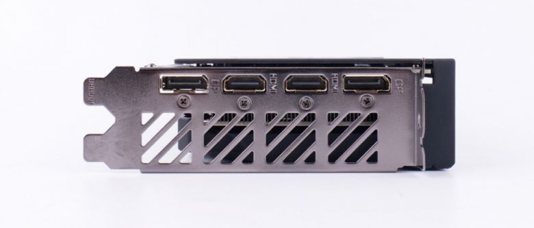 단자는 DP 1.4a x2, HDMI 2.1a x2를 갖췄다.