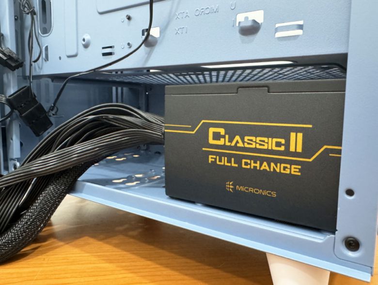 파워서플라이는 장착하면 외부로 보이지 않는 디자인이다.