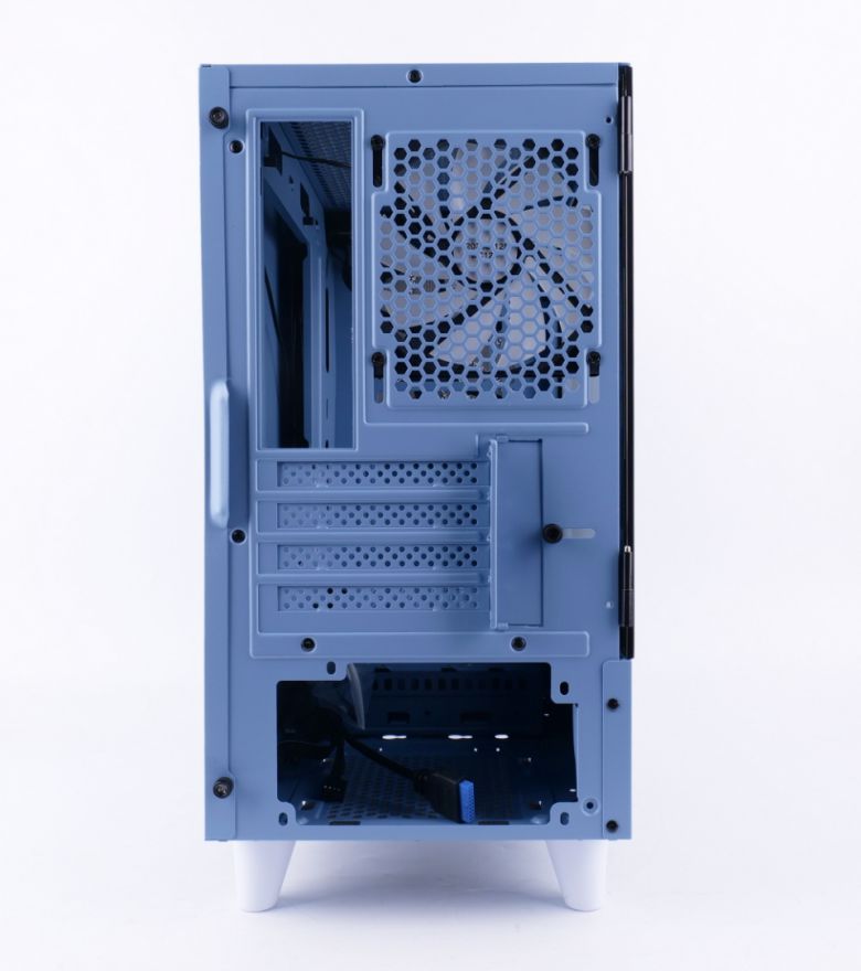 미니 타워인 만큼 PCIe 슬롯은 4개뿐이다.