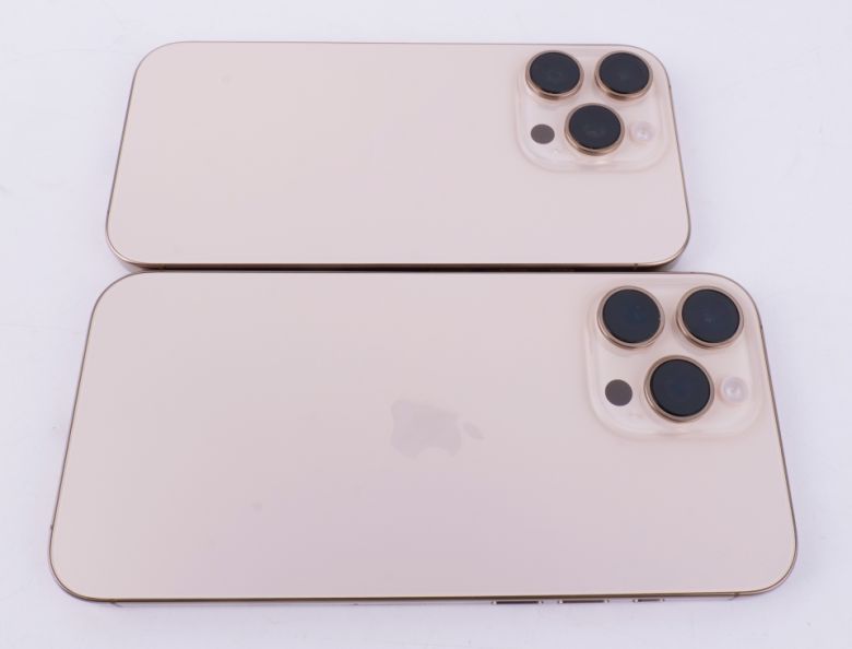 아이폰 16 프로와 아이폰 16 프로 맥스의 크기 비교.