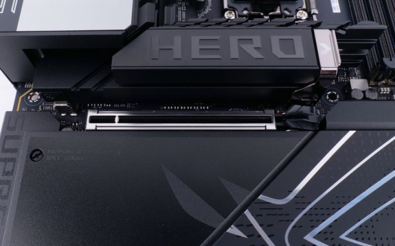 그래픽카드를 손쉽게 탈착할 수 있는 PCIe 슬롯 Q-Release Slim이 적용됐다.