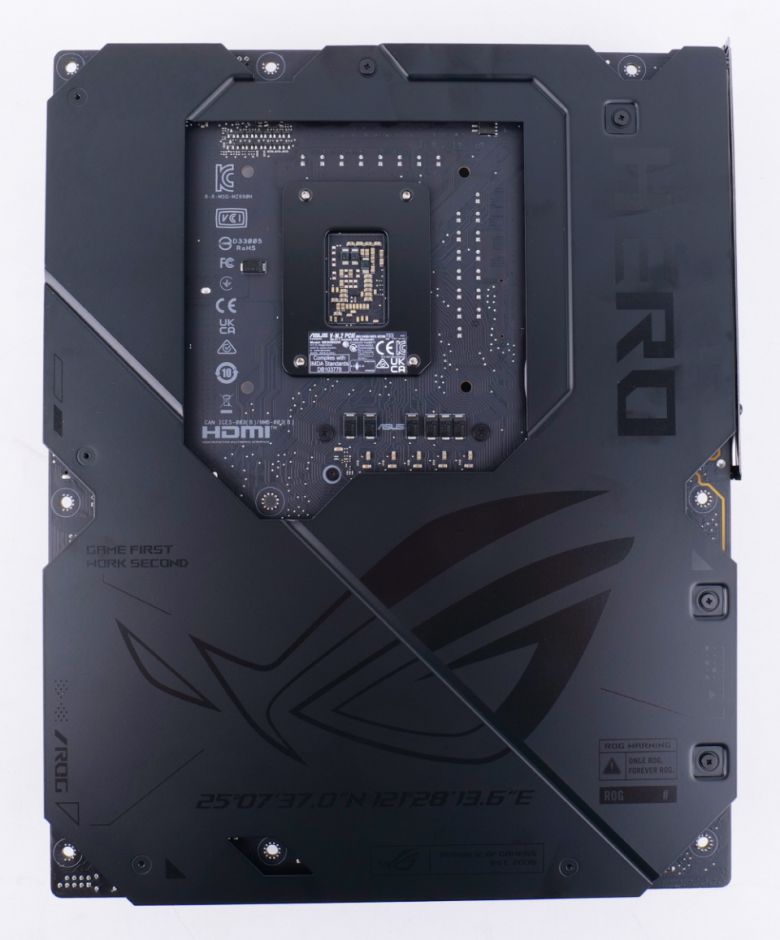 다중 PCB 기판에 두꺼운 방열판으로 뛰어난 안정성을 지녔다.