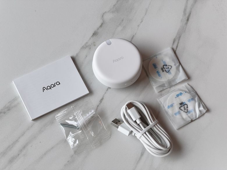 재실 센서 본체, 설치를 위한 액세서리, 매뉴얼, USB Type-C to A 케이블이 동봉된다.