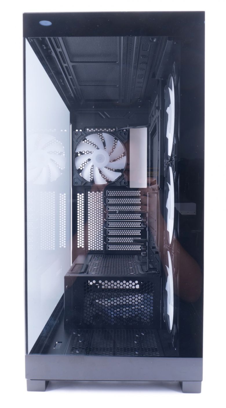 전면에도 강화유리가 적용된 어항 케이스다.