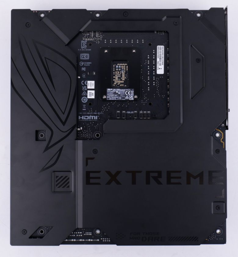 다중 PCB 기판에 두꺼운 방열판으로 뛰어난 안정성을 지녔다.