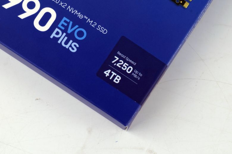삼성전자 990 EVO Plus 4TB는 게이밍에 적합한 빠른 속도를 갖춘 고성능 NVMe SSD다.