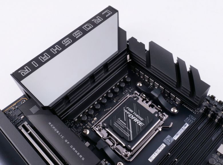 강력한 전원 스테이지와 뛰어난 쿨링 솔루션이 적용돼 고성능 CPU를 완벽하게 활용할 수 있다.