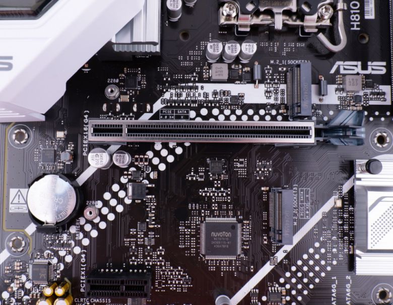 저장 장치 슬롯으로는 총 2개의 M.2 슬롯을 갖췄다. 메인 슬롯은 PCIe 4.0 x4, 서브 슬롯은 PCIe 4.0 x2 인터페이스를 지원한다. PCIe 4.0 x16 슬롯은 무거운 그래픽카드를 장착해도 문제없도록 PCIe 세이프 슬롯 코어+가 적용됐다.