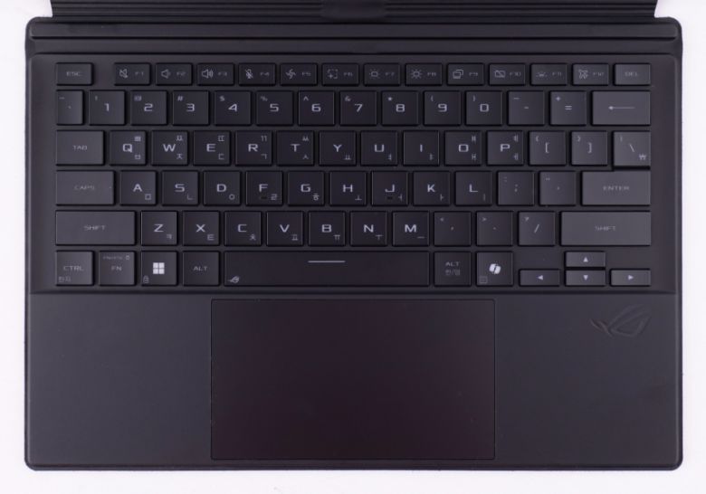 풀사이즈 크기의 키캡이 적용됐다.