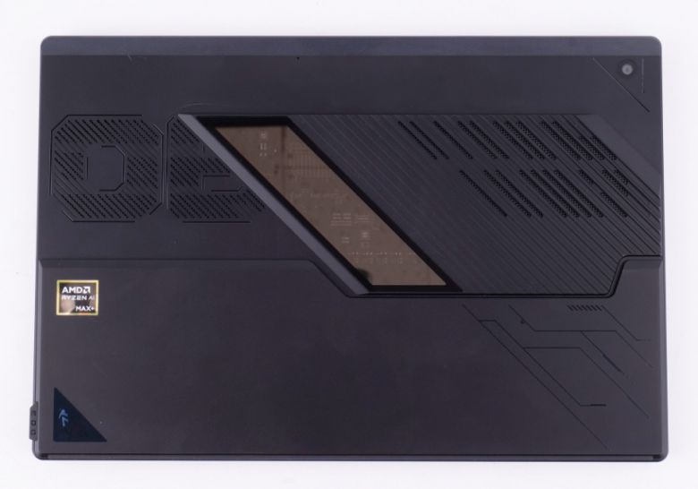 내부가 보이는 독특한 디자인이 적용됐다.