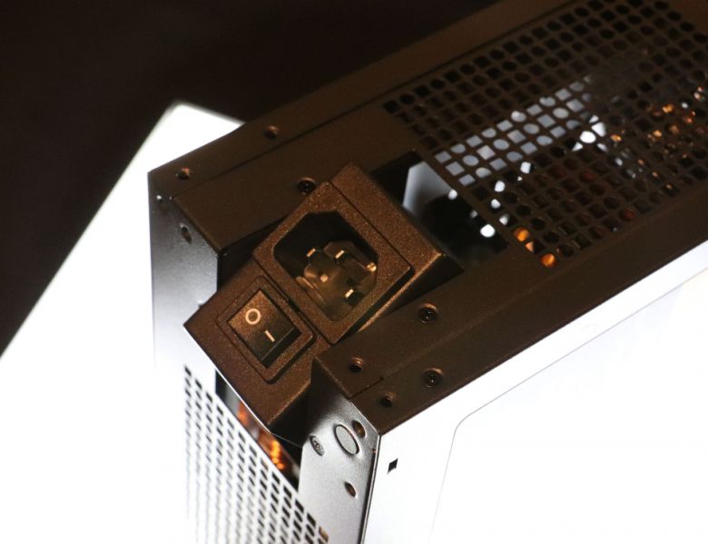 인렛을 수평으로 90° 회전할 수 있는 '위즈맥스 스윙'