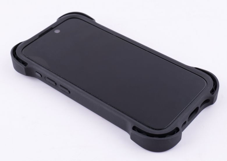 아이폰 15 프로/프로 맥스 버전은 각 모서리에 울트라 바우스 디자인이 적용됐다.