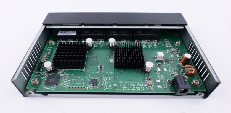 팬이 없는 팬리스 방식으로 조용하게 사용할 수 있다.