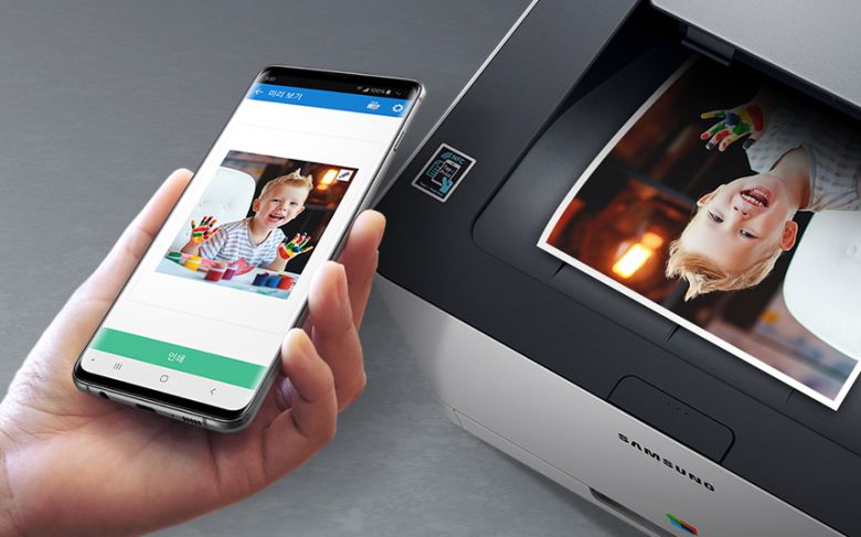 NFC 연결 기능도 갖춰 NFC 탑재 스마트폰으로 터치하면 곧바로 인쇄할 수 있다.