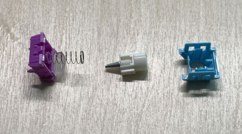 유도 스위치를 분해한 모습.