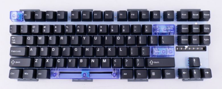 알루미늄 하우징을 제거한 모습.