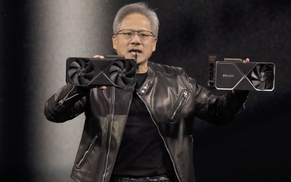 젠슨 황 대표가 연례 개발자 컨퍼런스 GTC2025에서 발표를 진행하고 있다(이미지=엔비디아 유튜브 캡처)