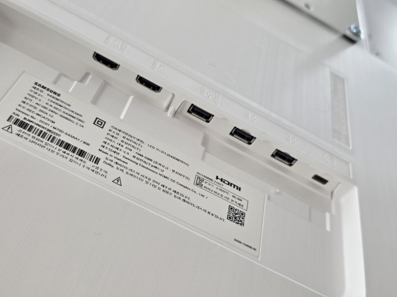 모니터로서의 연결성도 뛰어나다고 볼 수 있다.