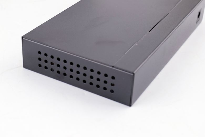 발열을 최소화할 수 있도록 메탈케이스가 사용됐다.