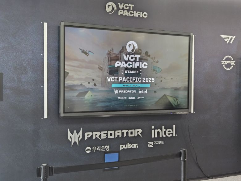 경기장 로비에서도 프레데터 로고를 확인할 수 있다.